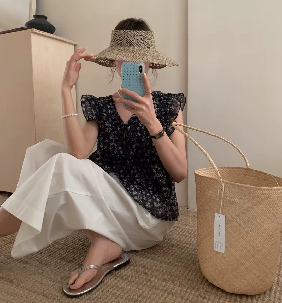 （秒变甜妹）夏款韩版百搭V领飞飞袖碎花衬衫女设计感小众上衣3207