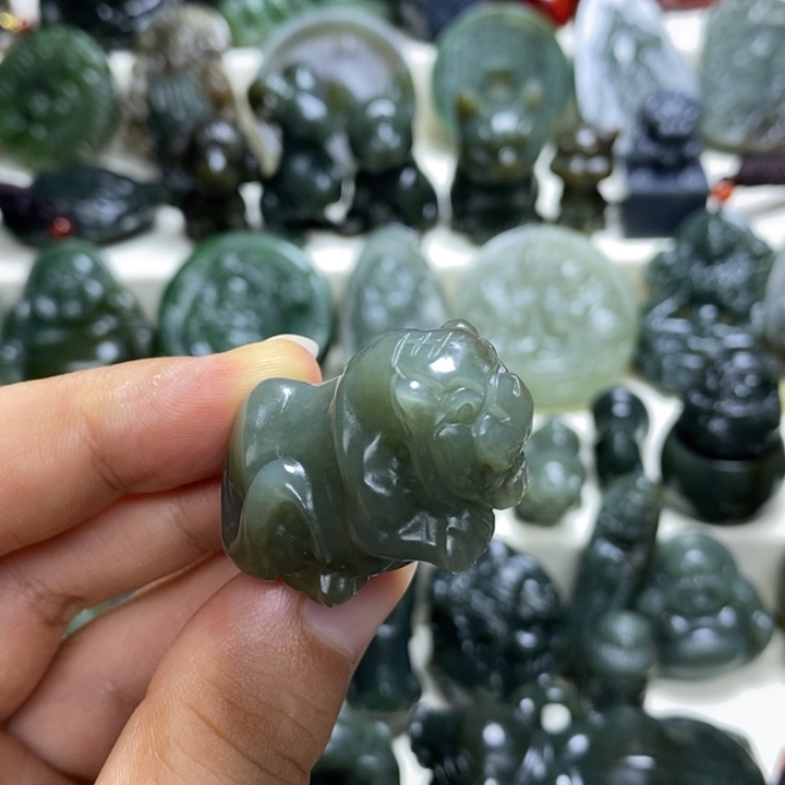 颈饰未镶嵌和田玉