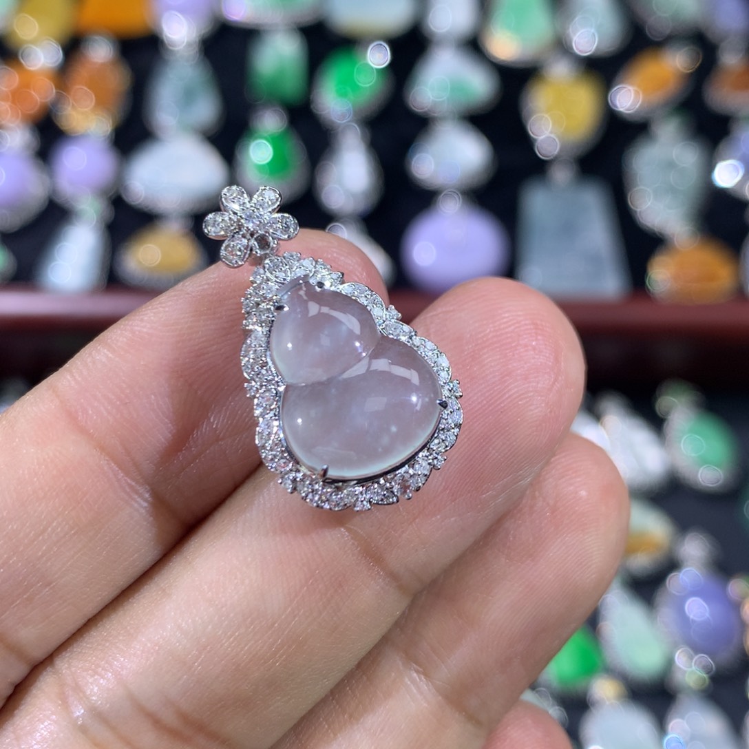 翡翠18K金镶嵌颈饰