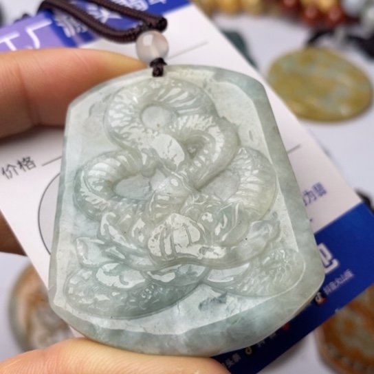 翡翠颈饰未镶嵌翡翠