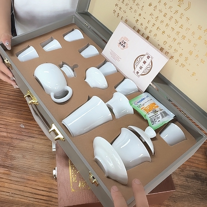 孤品茶具套装等。  