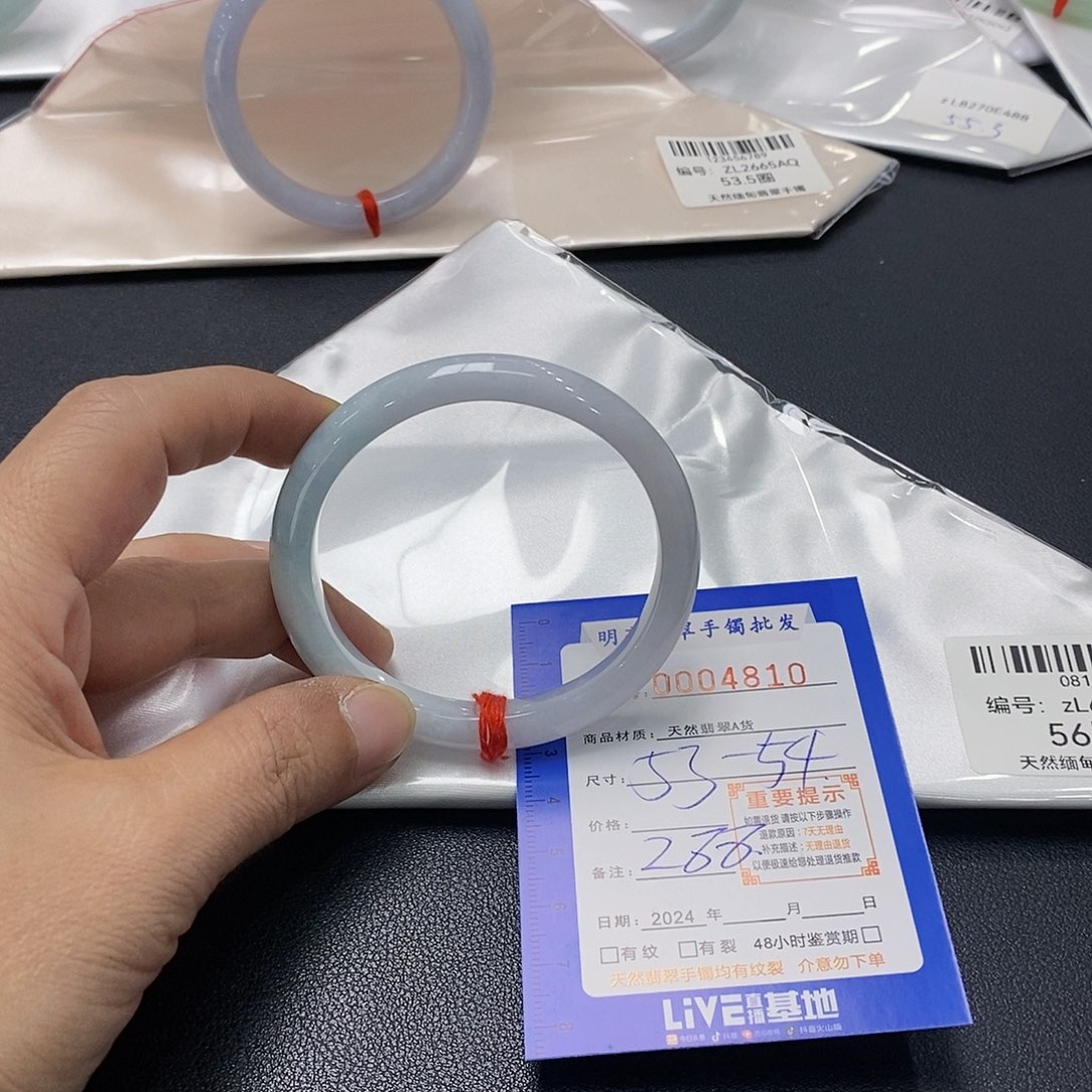 翡翠手镯未镶嵌染*翡翠手镯