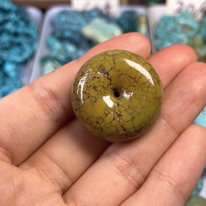 绿松石未镶嵌颈饰