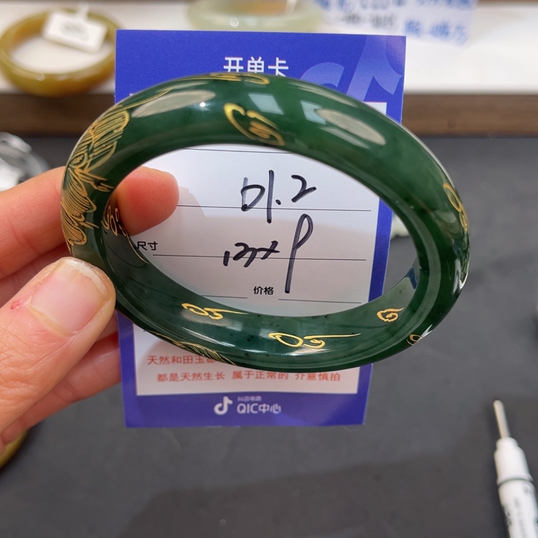 和田玉未镶嵌手镯