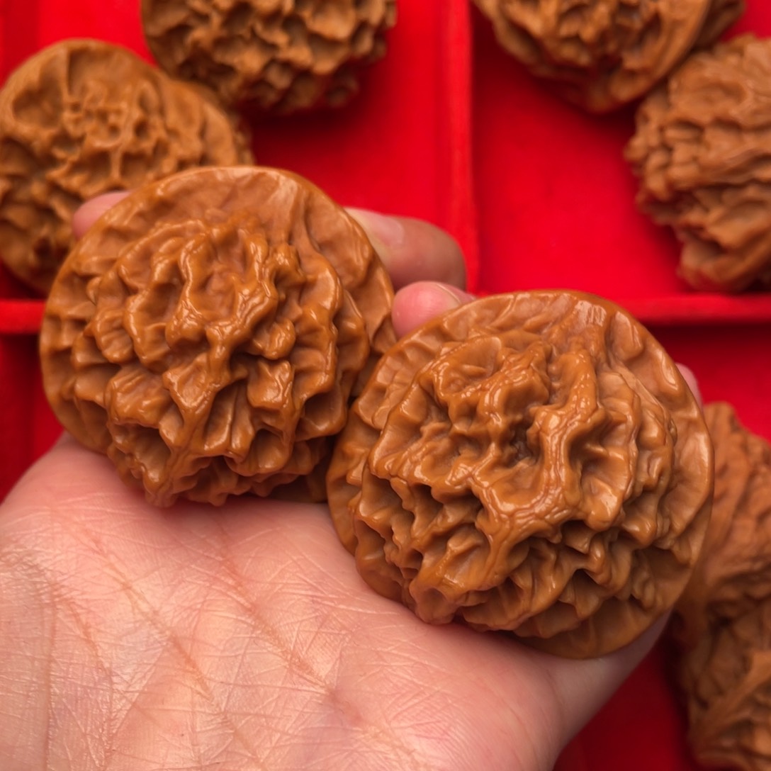 文玩核桃吊坠秦岭野生文玩核桃