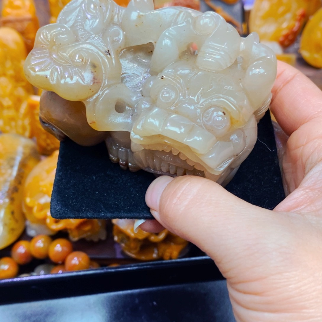 未镶嵌石英质玉（黄龙玉）颈饰