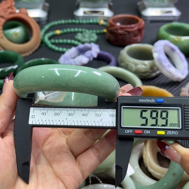 石英质玉手镯未镶嵌珍*