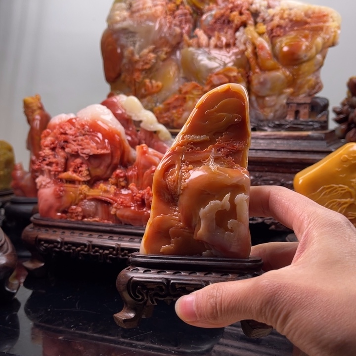 田黄石指日高升摆件