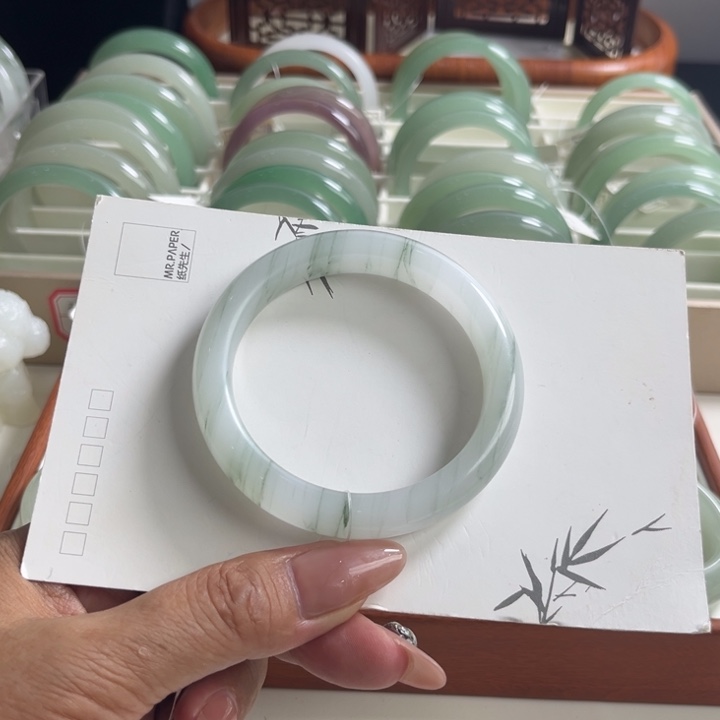 石英质玉手镯未镶嵌