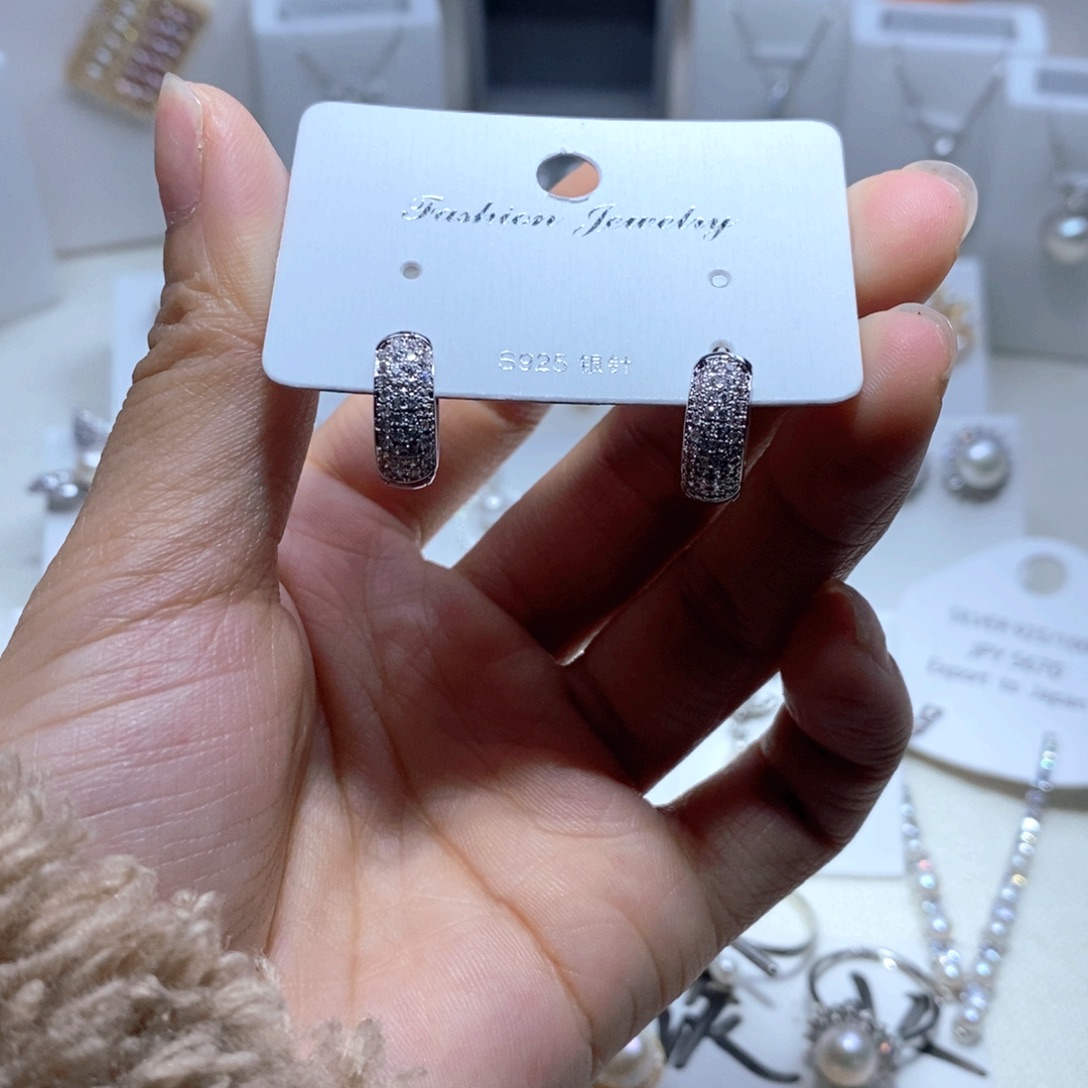 淡水珍珠银S925镶嵌耳饰