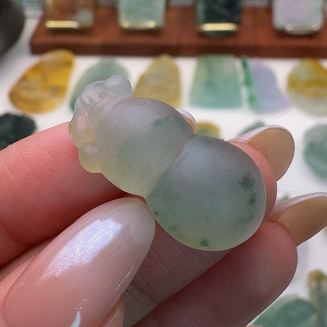 娱***i定制翡翠未镶嵌毛货