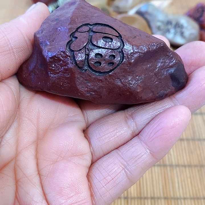 漫***漫原石雕刻工艺品手把摆件