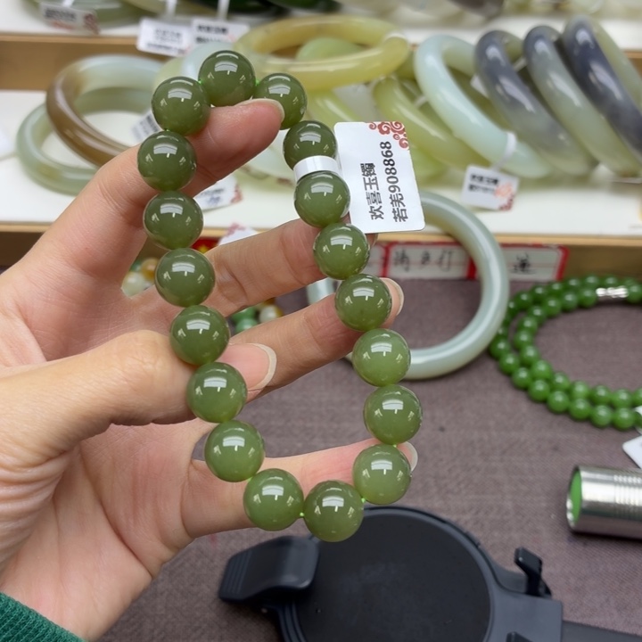 和田玉未镶嵌手镯