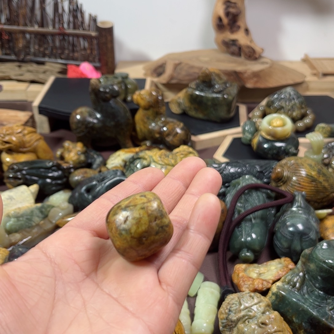 岫岩河磨玉（透闪石质玉）把件未镶嵌覃*天