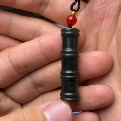 千***开和田玉未镶嵌颈饰