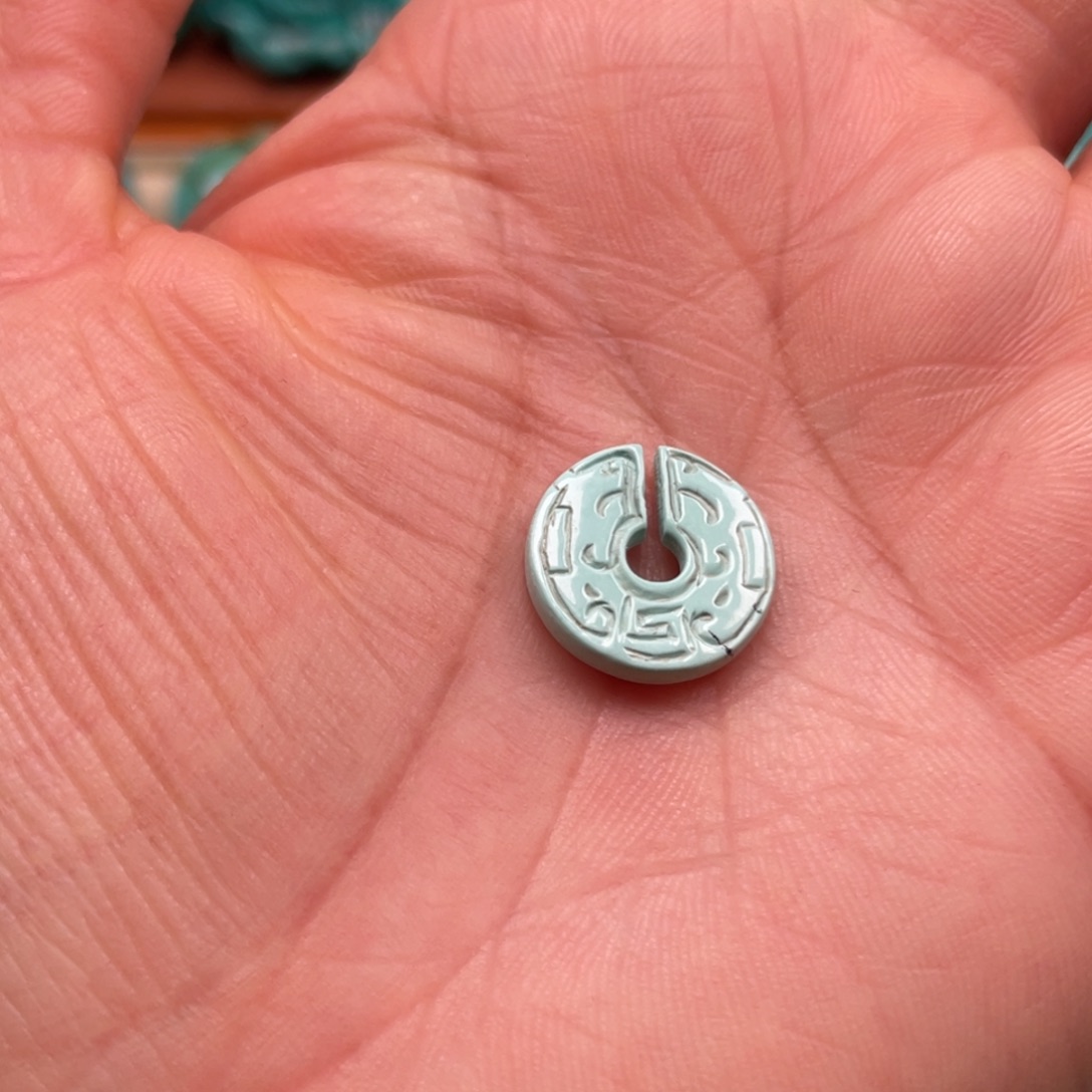 绿松石未镶嵌雕刻件