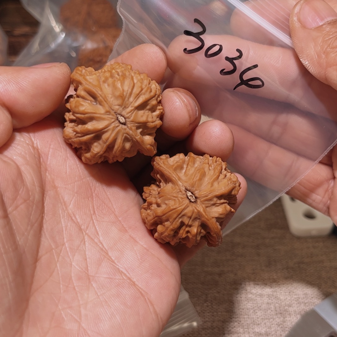 文玩核桃把件鸡心