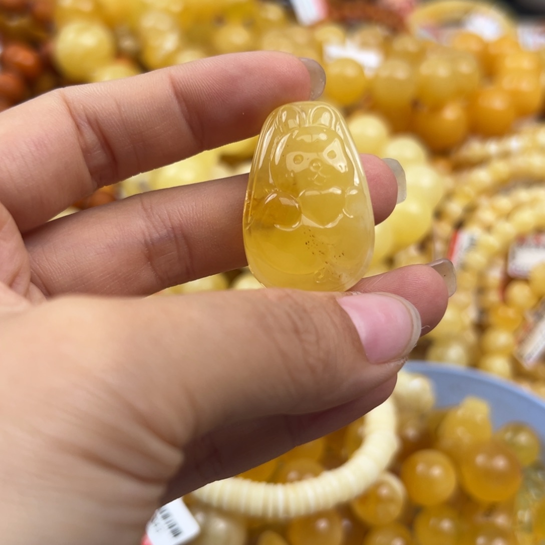 未镶嵌琥珀珠宝奇石