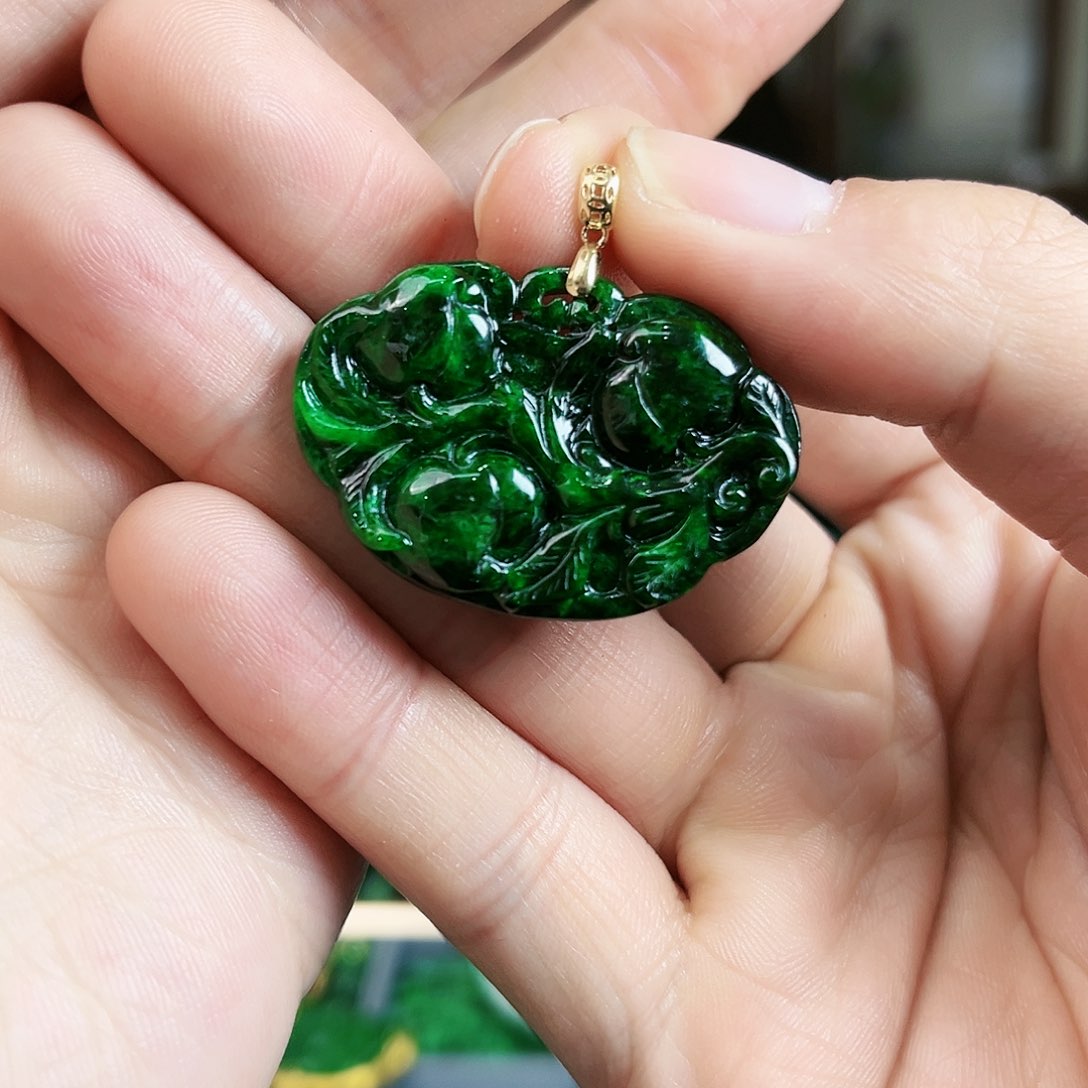 翡翠颈饰18K金镶嵌吊坠