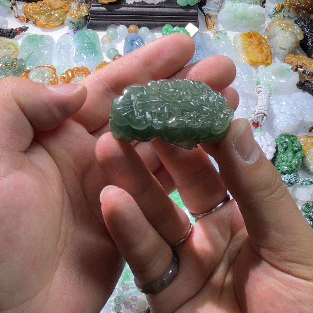 翡翠颈饰未镶嵌天然