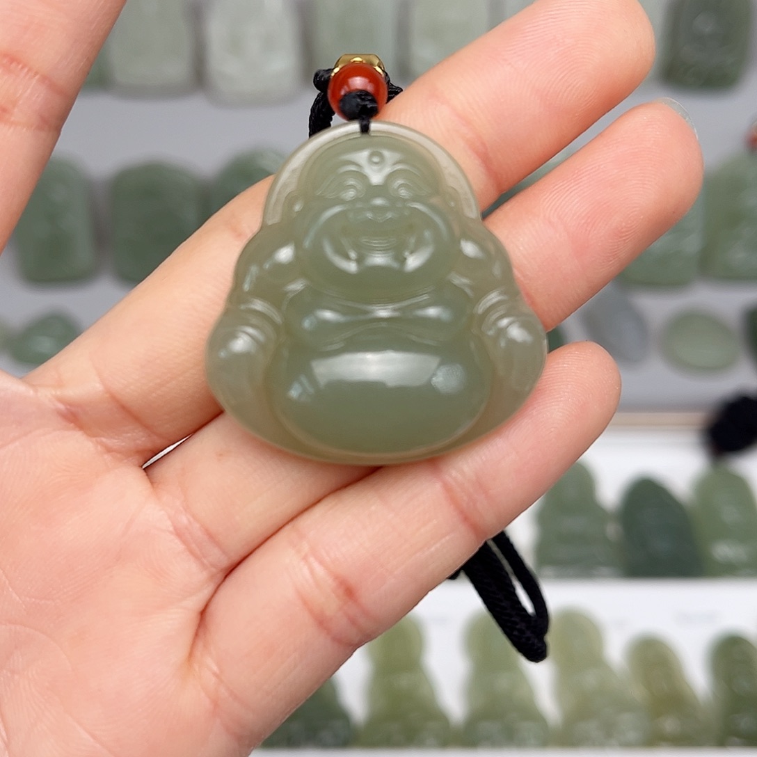 和田玉颈饰未镶嵌勇***?