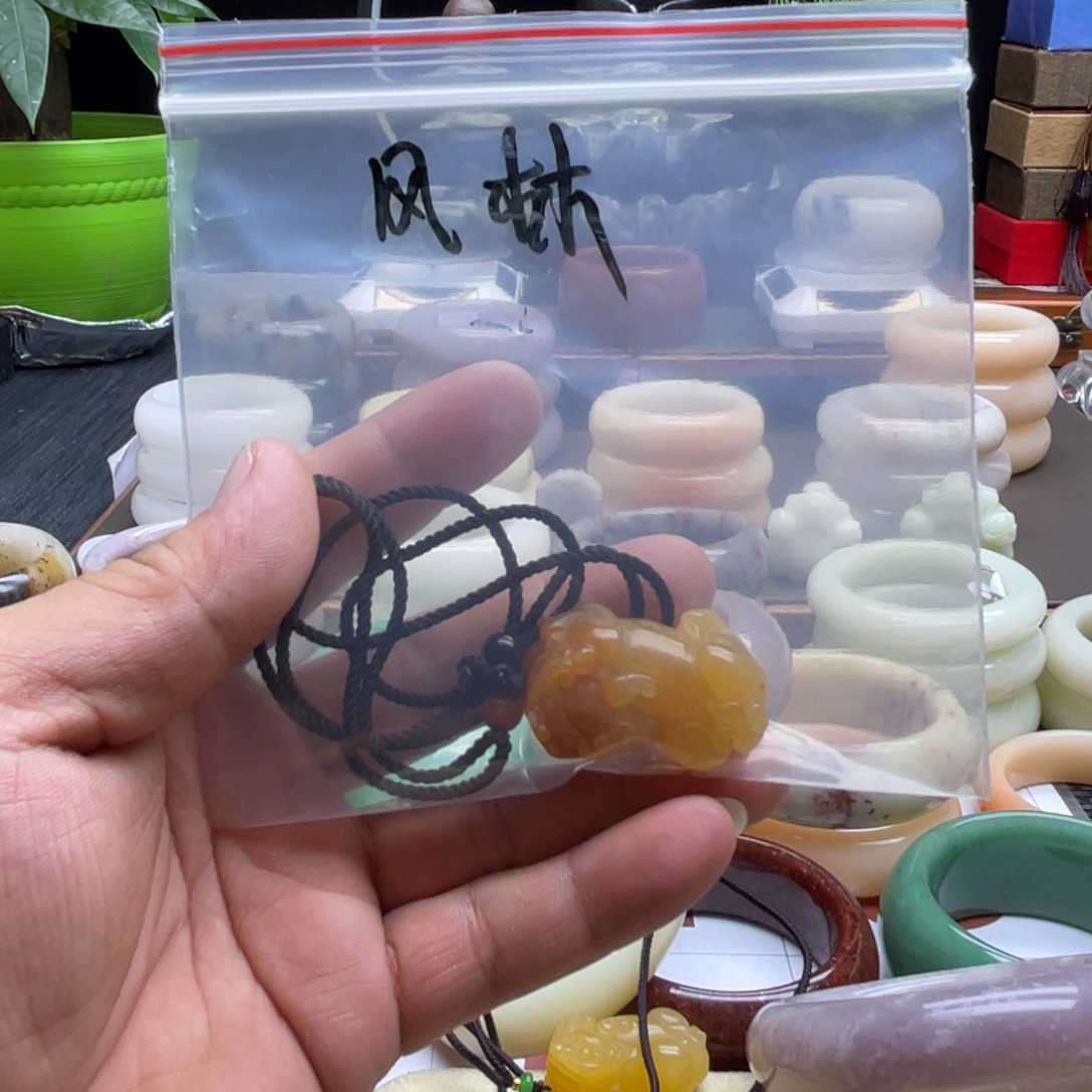 风***林石英岩玉未镶嵌手镯