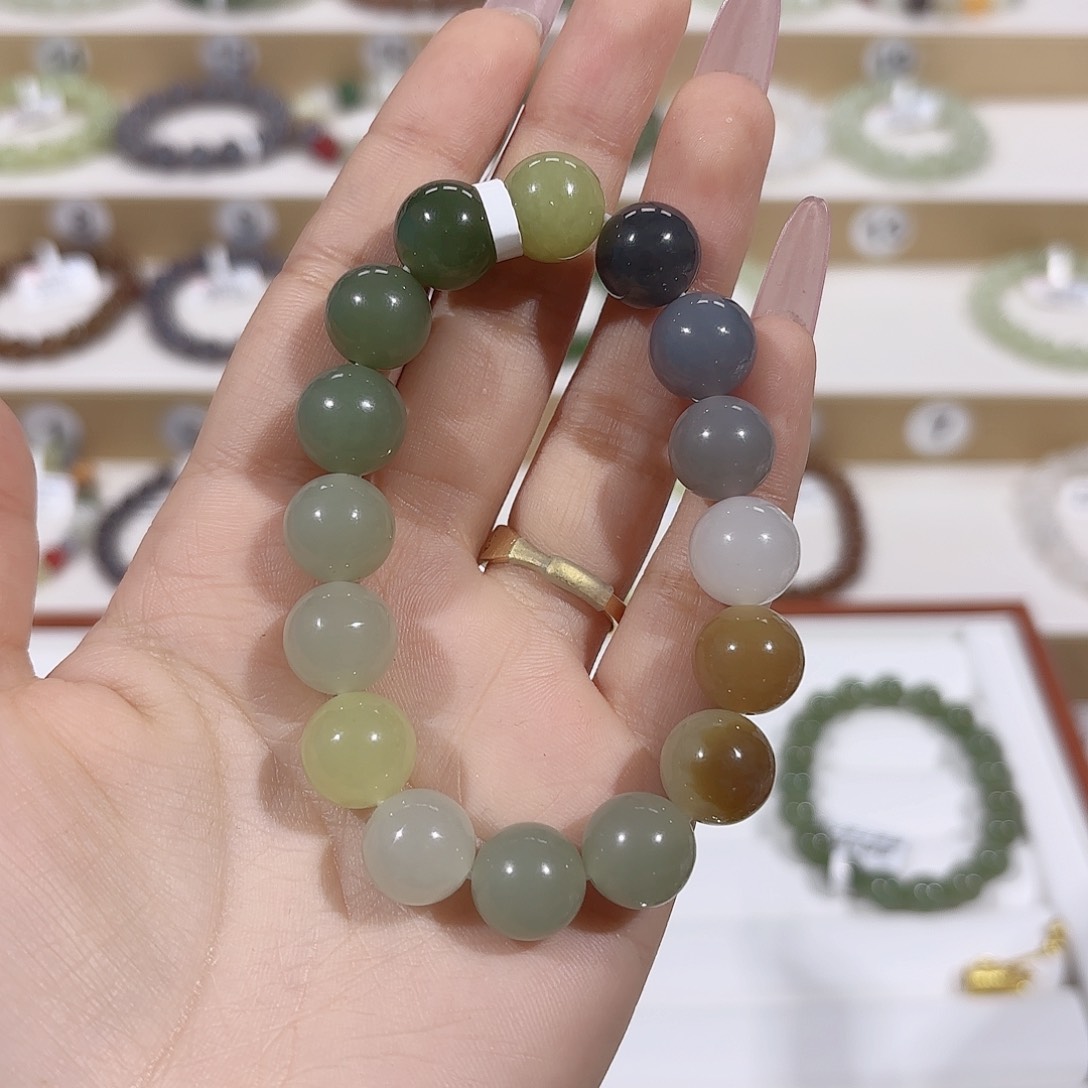 未镶嵌和田玉手串朱***猫y