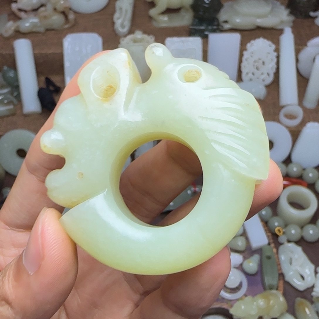 和田玉挂件未镶嵌玉猪龙