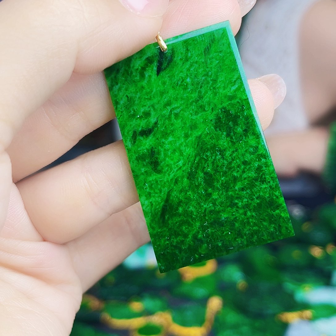 翡翠18K金镶嵌颈饰多样性