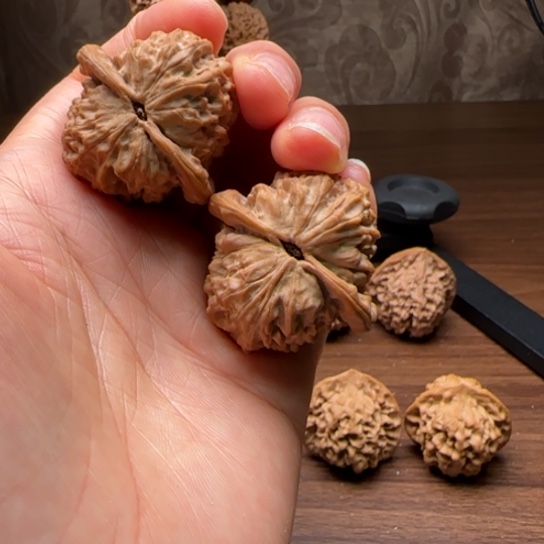 文玩核桃把件风***由陕西秦岭野生狮子头