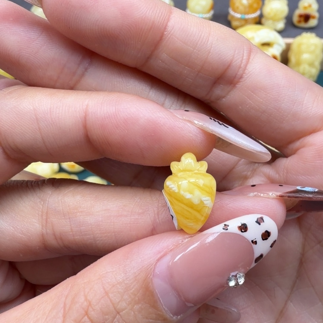 M****蜜蜡未镶嵌裸石蜜蜡