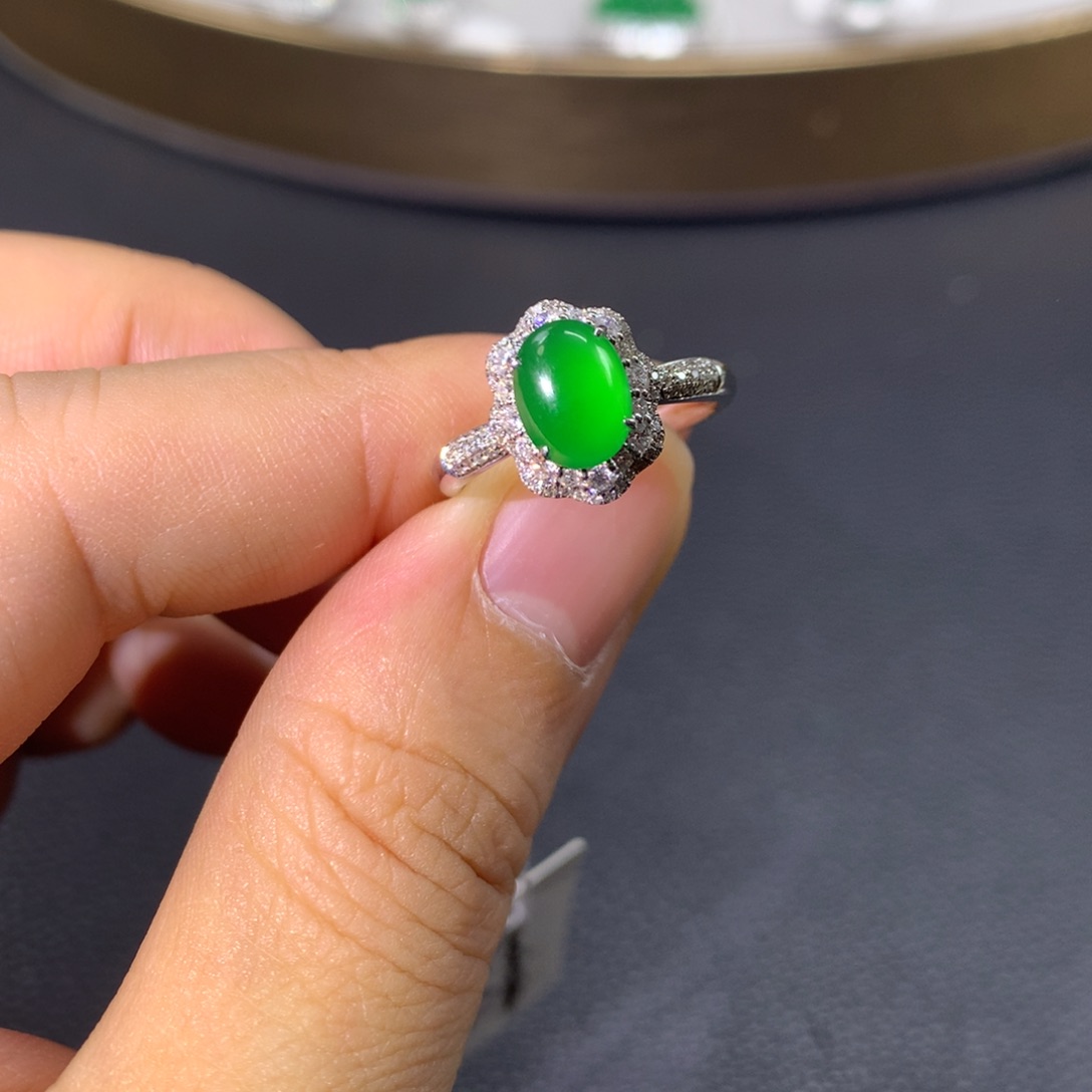 翡翠戒指18K金镶嵌翡翠