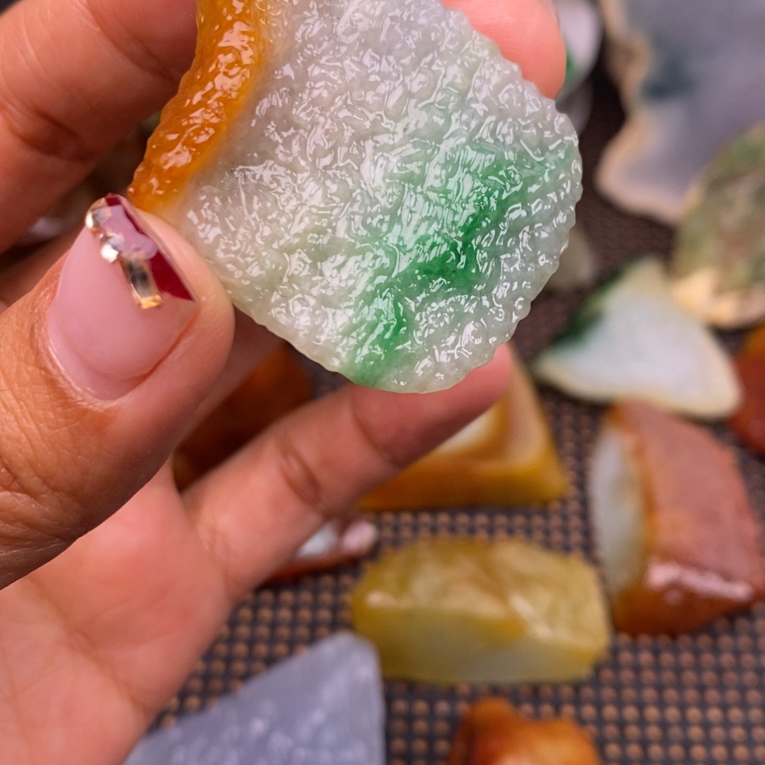 翡翠颈饰未镶嵌翡翠