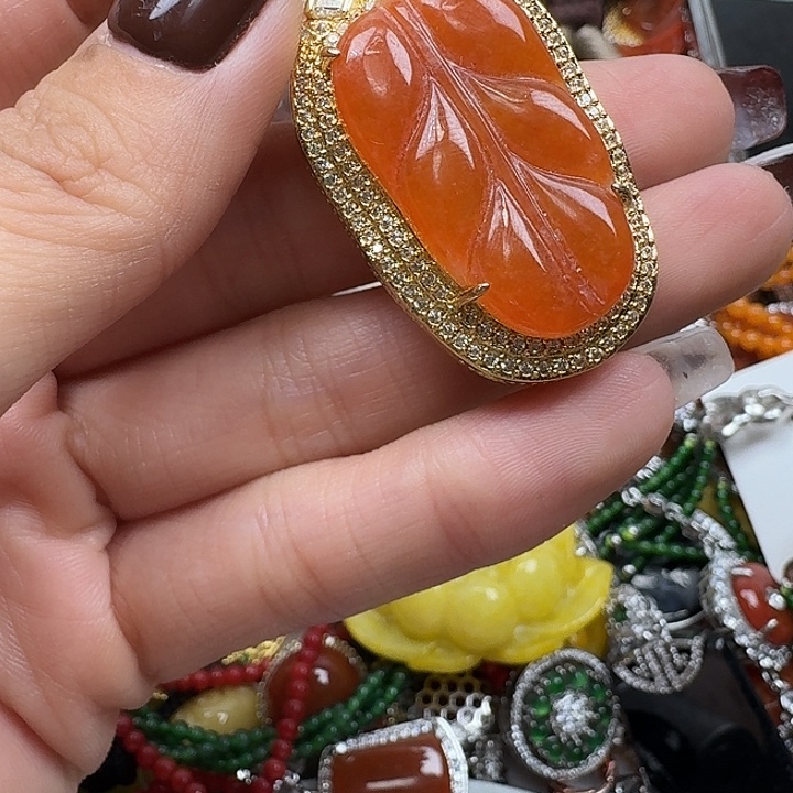 翡翠未镶嵌颈饰翡翠