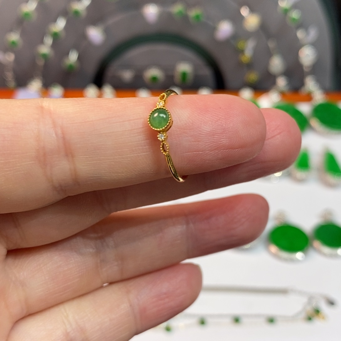 翡翠18K金镶嵌戒指戒指