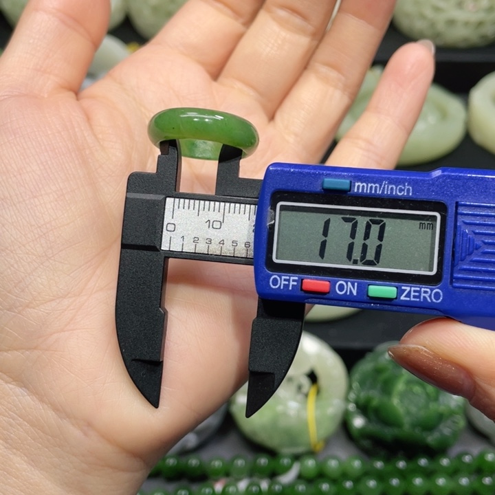 和田玉手镯53圈口 编号45未镶嵌