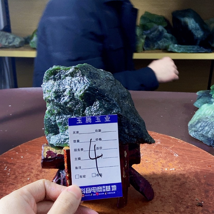 【闪购商品】蛇纹石玉岫玉原石未镶嵌北****发