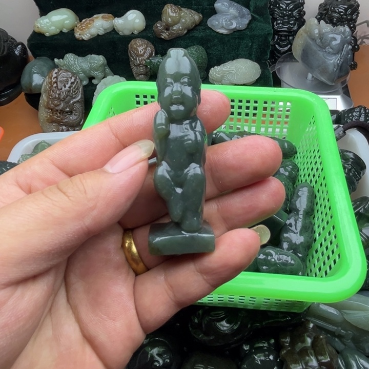 和田玉未镶嵌把件