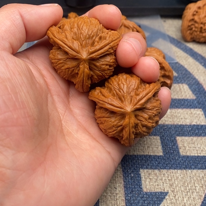 吊坠文玩核桃阿**斯三棱