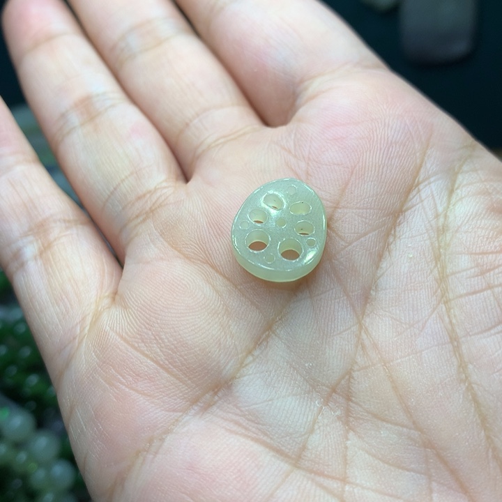 颈饰未镶嵌和田玉（糖玉）