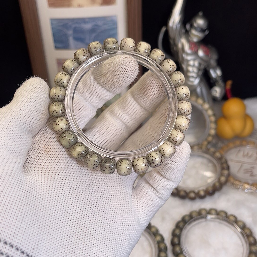 手串星月菩提833 号.   星月菩提. 一物一图.  