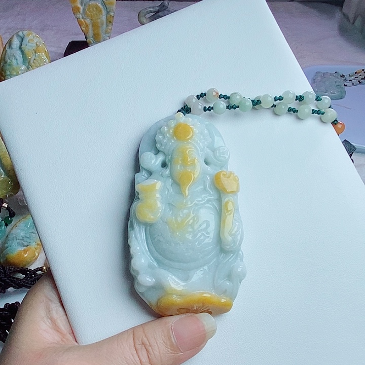 翡翠未镶嵌颈饰财爷