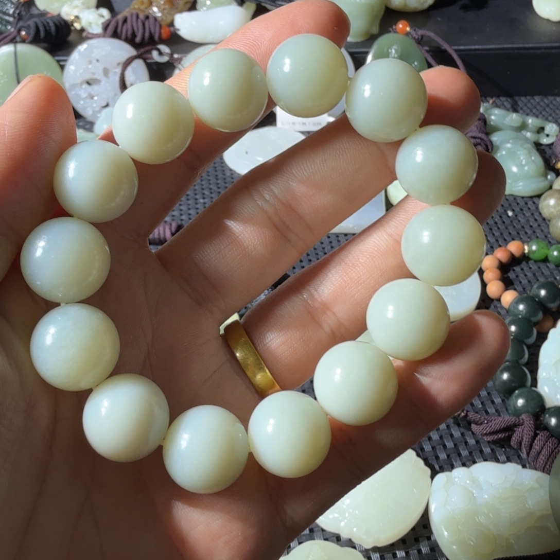 畞***和田玉未镶嵌手链