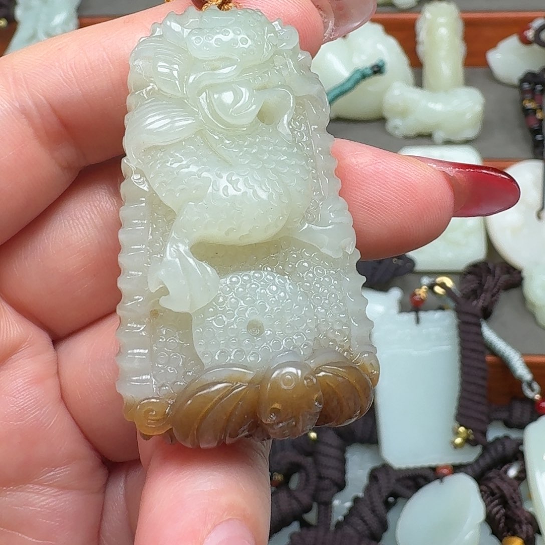 用***4和田玉未镶嵌挂件