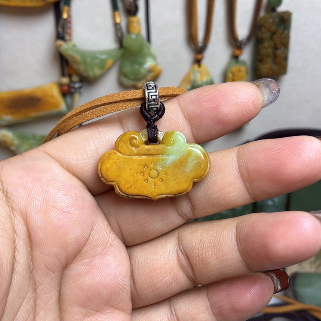 岫岩河磨玉（透闪石质玉）挂坠未镶嵌酥*