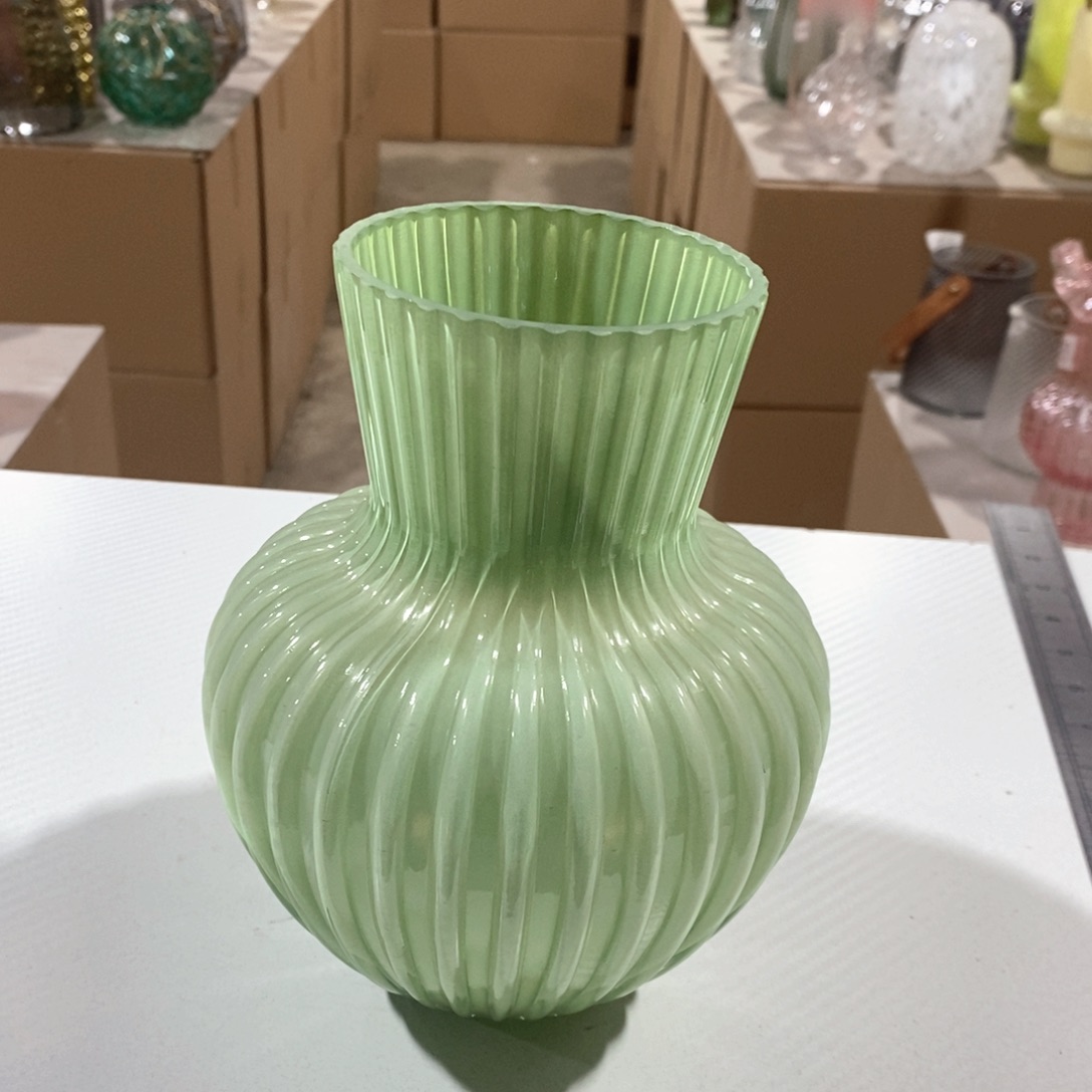 玻璃绿色高20口8玻璃花瓶嘎嘎好看