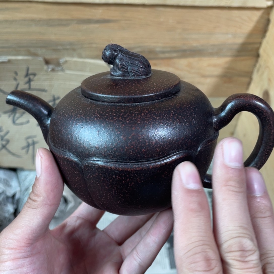 茶壶紫砂老厂紫砂壶一件。