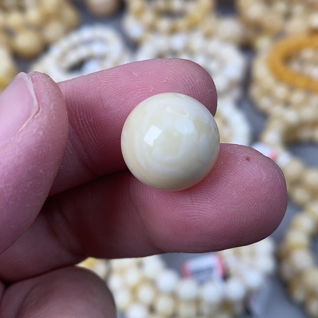 蜜蜡未镶嵌裸石2.3g15.8mm