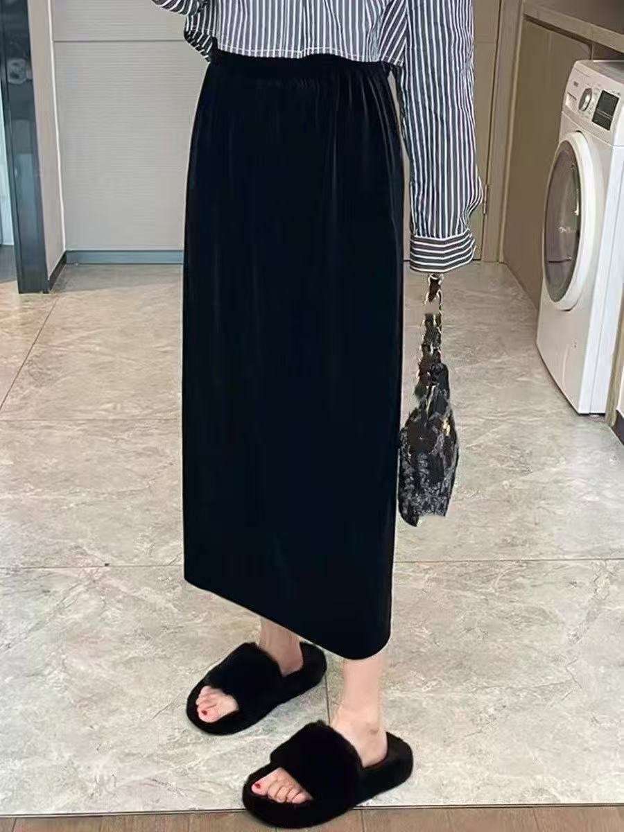 739-AQ黑色高腰松紧后开叉丝绒半身裙