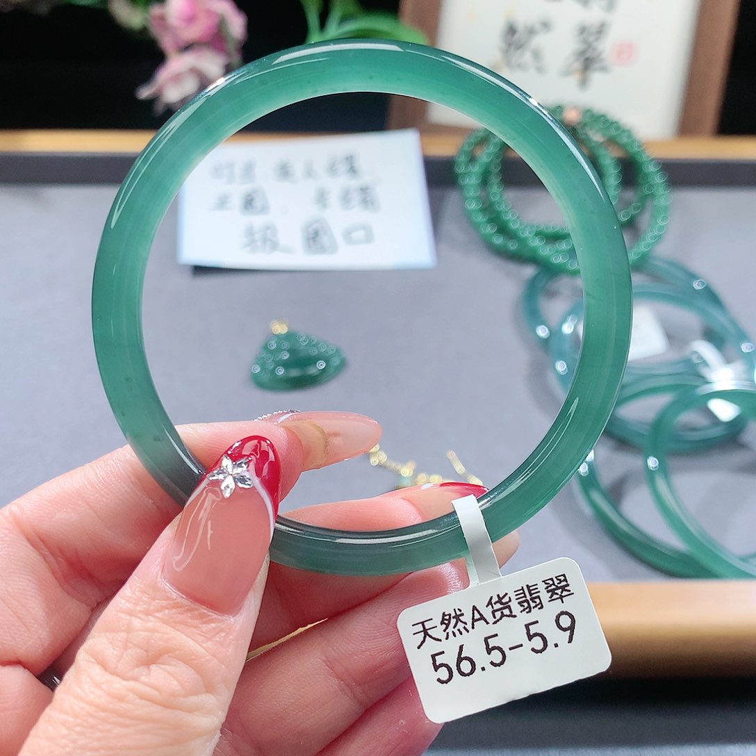 翡翠手镯（圆镯）未镶嵌